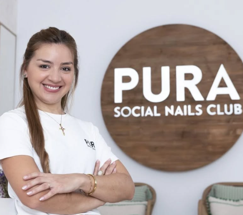 pura social nails club